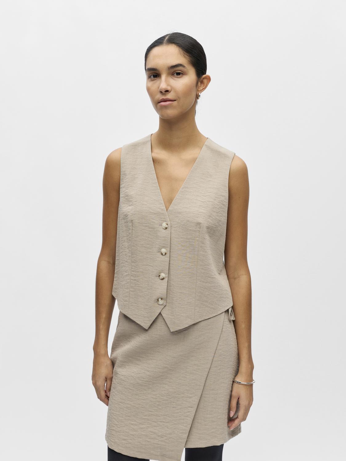model_shot-front
